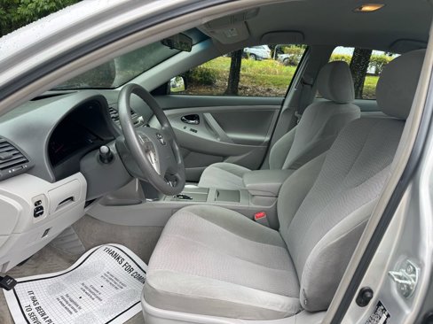 Used 2010 Toyota Camry LE image 18