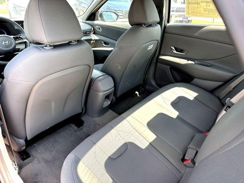 Used 2024 Hyundai Elantra SE image 25