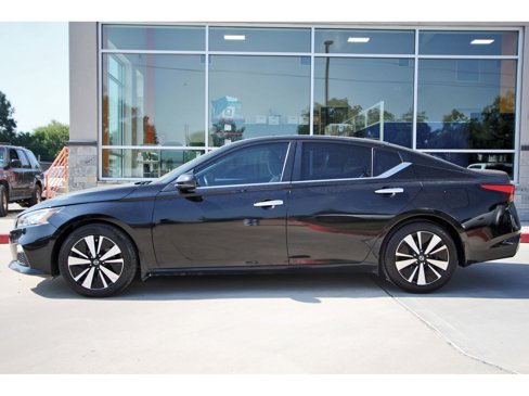 Used 2021 Nissan Altima 2.5 SV w/ SV Premium Package image 3