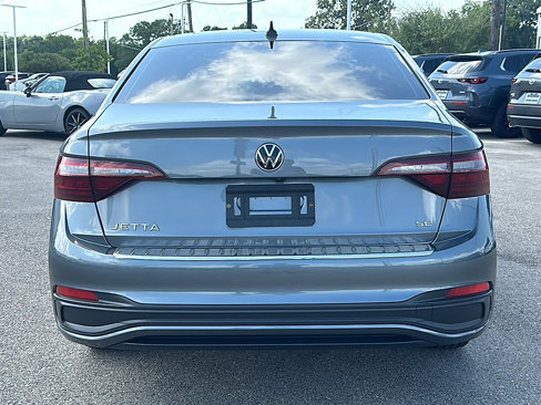 Used 2023 Volkswagen Jetta SE w/ Panoramic Sunroof Package image 7