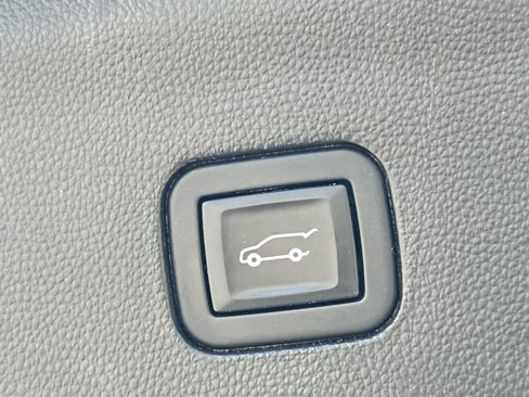 Used 2020 Buick Enclave Essence w/ LPO, Luxury Package image 19