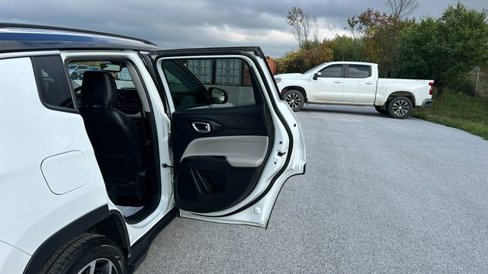 Used 2022 Jeep Compass Limited image 37