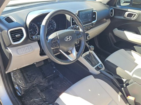 Used 2022 Hyundai Venue SEL image 11