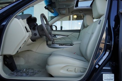 Used 2018 INFINITI Q70 Luxe image 24