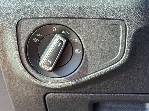 Used 2020 Volkswagen Atlas Cross Sport S image 36