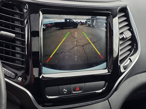 Used 2019 Jeep Cherokee Limited image 5