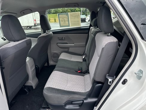 Used 2017 Toyota Prius V Three image 17