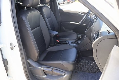 Used 2021 Volkswagen Tiguan SE R-Line image 19
