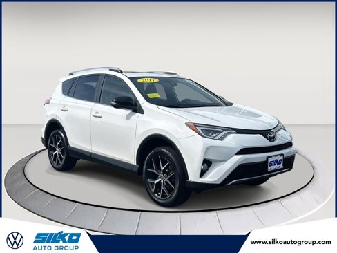 Used 2017 Toyota RAV4 SE image 1