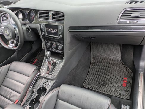 Used 2017 Volkswagen GTI SE image 38