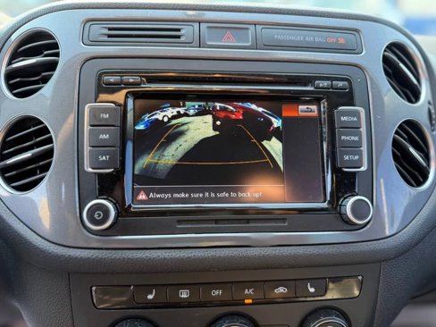 Used 2014 Volkswagen Tiguan SE image 30