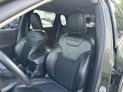Used 2021 Jeep Cherokee Trailhawk image 19