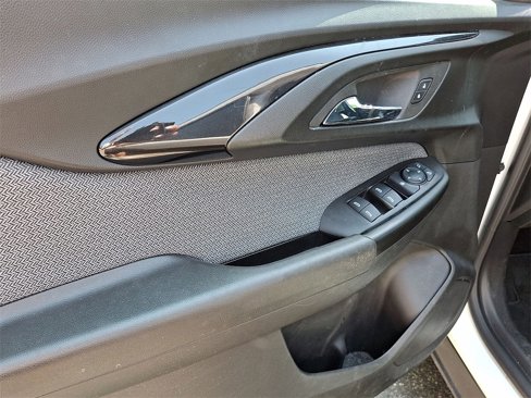 Certified 2022 Chevrolet TrailBlazer LT w/ Convenience Package image 10