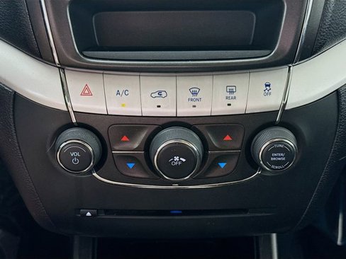 Used 2019 Dodge Journey SE image 14