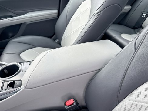 Used 2018 Toyota Camry XLE image 27