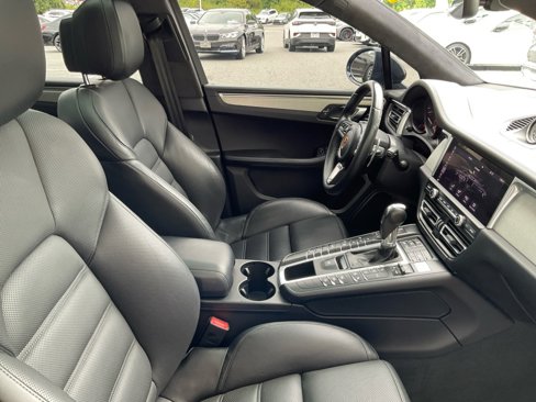 Used 2020 Porsche Macan Turbo image 30