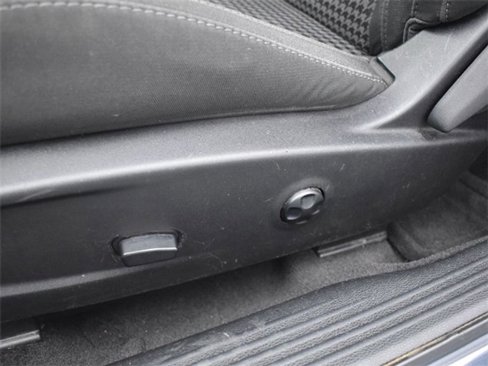 Used 2019 Dodge Challenger SXT image 18