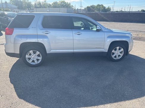 Used 2015 GMC Terrain SLE image 2
