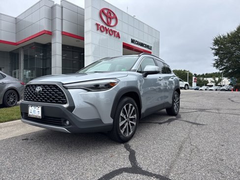 Used 2022 Toyota Corolla Cross XLE image 1