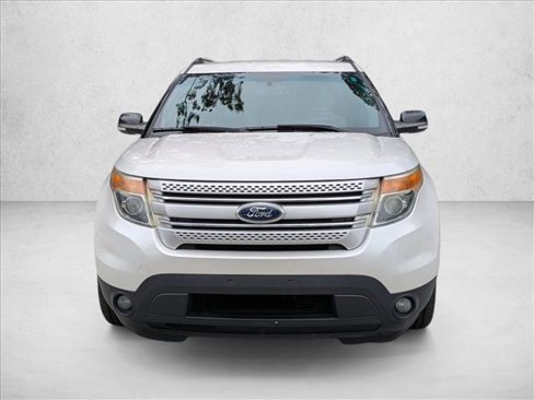 Used 2014 Ford Explorer XLT w/ Equipment Group 202A image 2