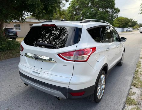 Used 2016 Ford Escape SE w/ SE Chrome Package image 4