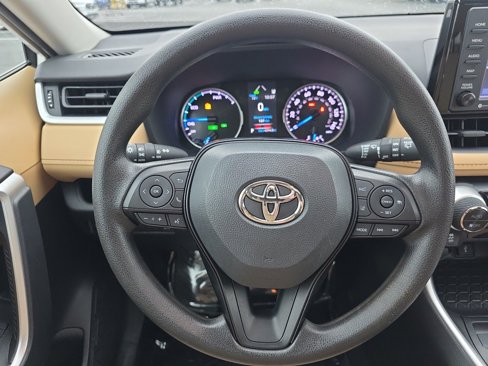 Used 2021 Toyota RAV4 XLE image 14