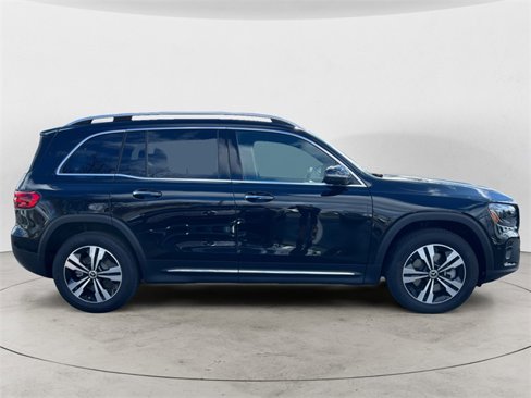 Used 2025 Mercedes-Benz GLB 250 4MATIC image 6