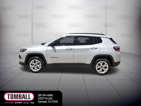 Used 2025 Jeep Compass Latitude image 4