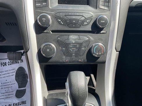 Used 2016 Ford Fusion SE w/ Equipment Group 201A image 16