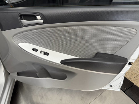 Used 2013 Hyundai Accent GLS image 24
