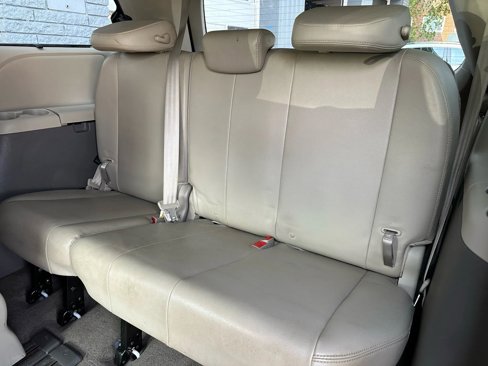 Used 2013 Toyota Sienna XLE image 12