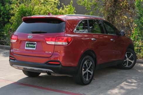 Used 2017 Kia Sorento EX image 10