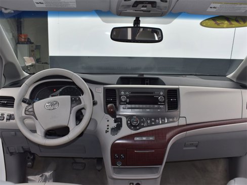 Used 2014 Toyota Sienna image 9