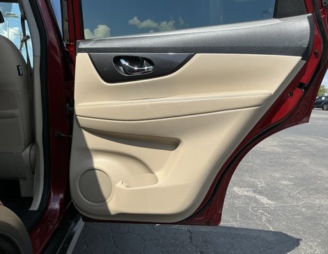 Used 2020 Nissan Rogue SV w/ Premium Package image 29