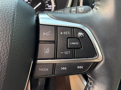 Used 2021 Toyota Highlander XLE image 21