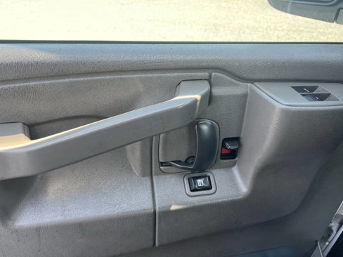 Used 2017 Chevrolet Express 2500 image 10