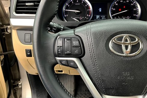 Used 2016 Toyota Highlander Plus image 14