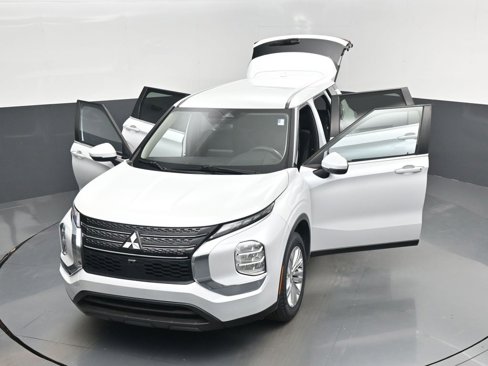 Used 2022 Mitsubishi Outlander ES image 40