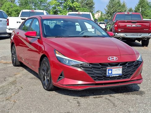 Used 2022 Hyundai Elantra SEL image 2