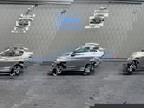 Used 2015 Chrysler 200 Limited image 1