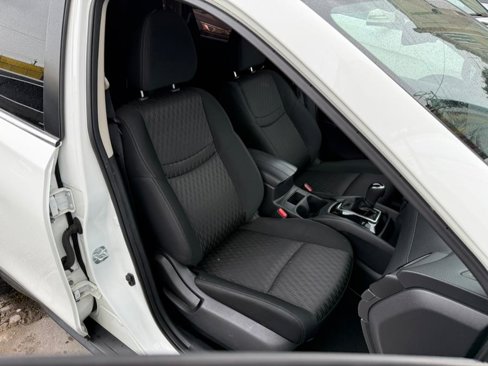 Used 2017 Nissan Rogue S image 8