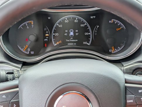 Used 2022 Jeep Grand Cherokee Limited image 23