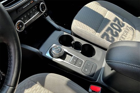 Certified 2022 Ford Escape SE w/ Cold Weather Package image 16