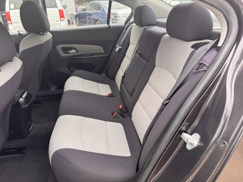 Used 2014 Chevrolet Cruze LS image 17