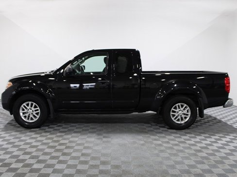 Used 2016 Nissan Frontier SV image 3