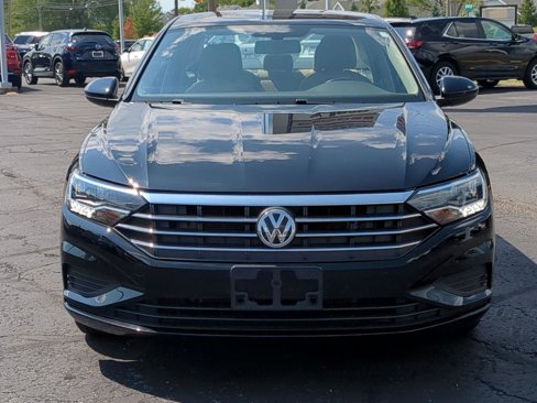 Used 2019 Volkswagen Jetta SE w/ Cold Weather Package image 9