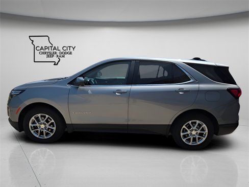 Used 2023 Chevrolet Equinox LT w/ Driver Convenience Package image 4