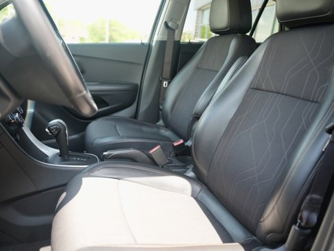Used 2020 Chevrolet Trax LT w/ LT Convenience Package image 13