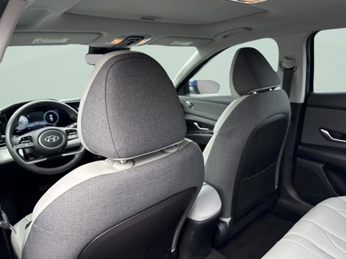 Used 2021 Hyundai Elantra Limited image 15
