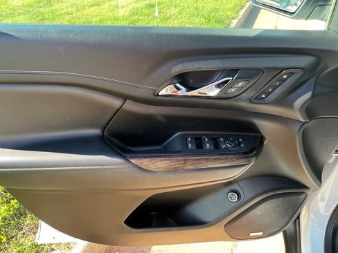 Used 2022 GMC Acadia Denali w/ Denali Technology Package image 12